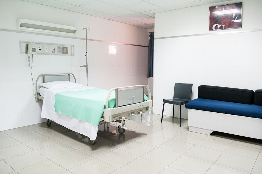 Reinigung von Pflegeeinrichtungen – helles, sauberes Zimmer