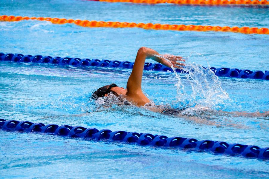 Sauberes Schwimmbecken einer Schwimmanlage